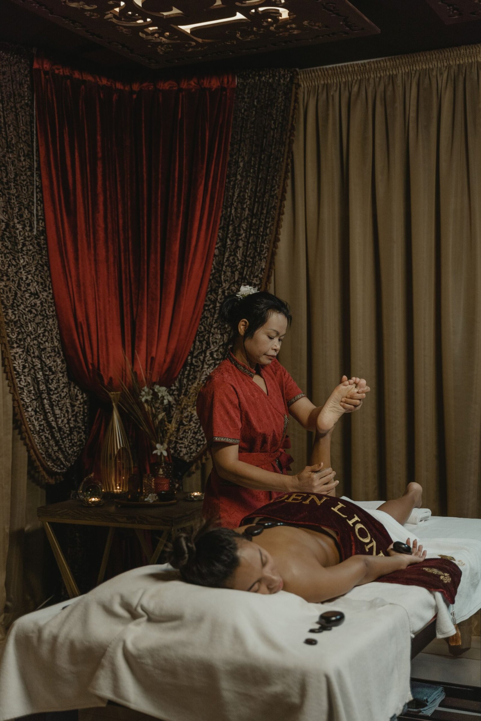 A serene massage session in a luxurious spa enhances relaxation and wellbeing.